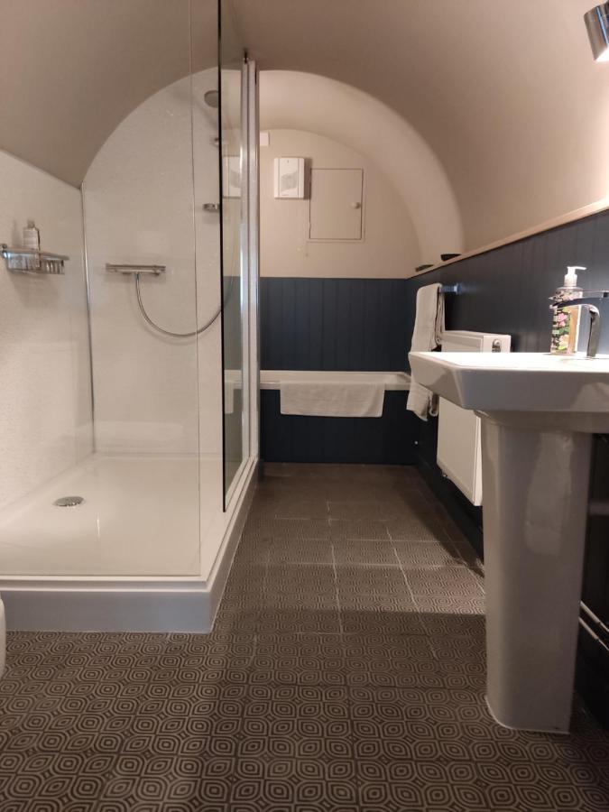 Beautiful Quiet Room In The Heart Of Holmfirth Bagian luar foto