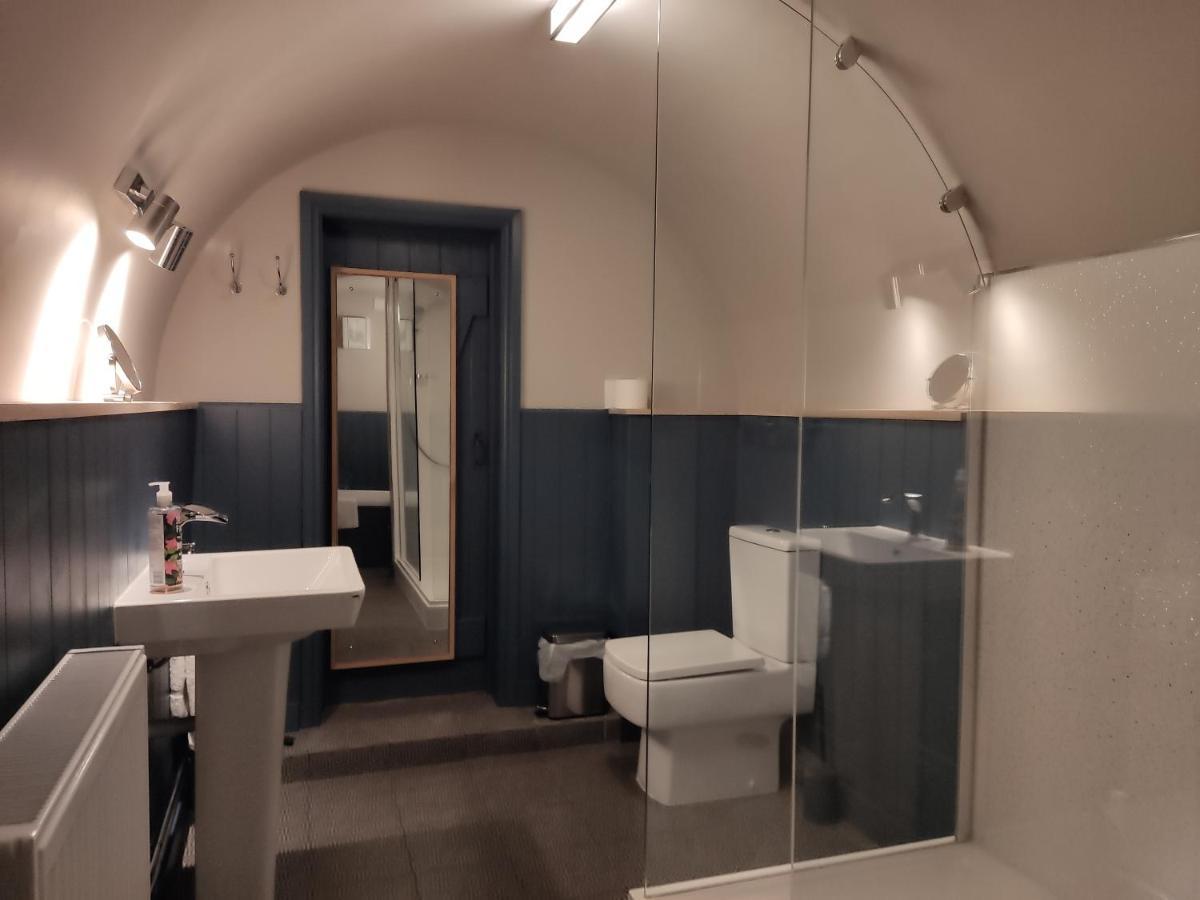 Beautiful Quiet Room In The Heart Of Holmfirth Bagian luar foto